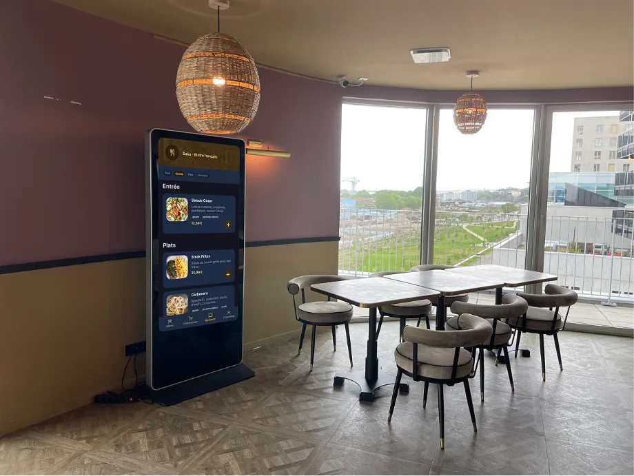 Borne de commande en salle utilisée par l'équipe du restaurant