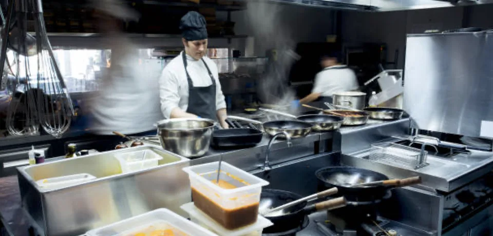 Cuisine d'un restaurant en plein service